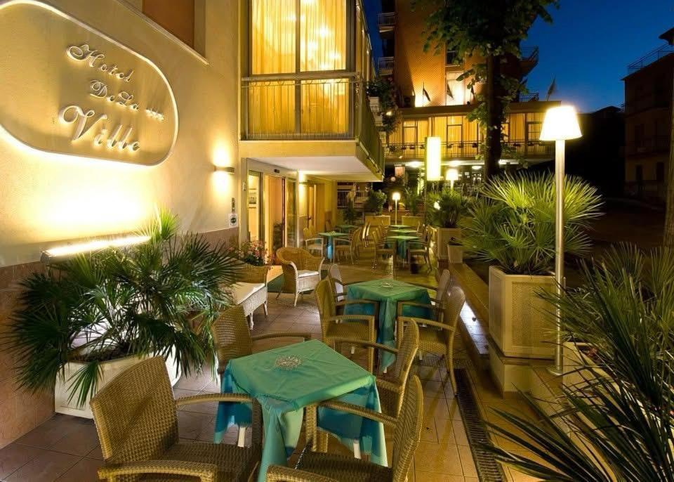 Hotel De La Ville Rimini Extérieur photo