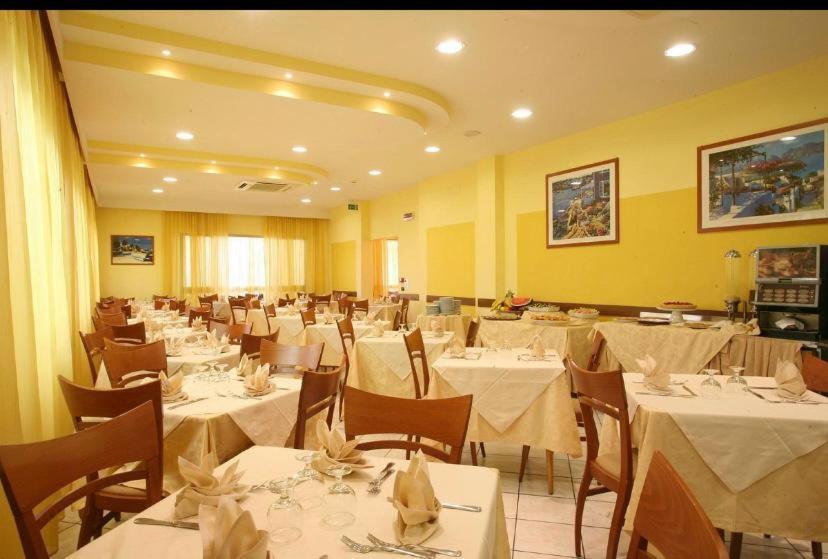 Hotel De La Ville Rimini Extérieur photo